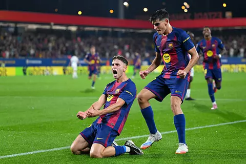 حفلة كتالونية.. برشلونة يسحق فالنسيا بسداسية في الدوري الإسباني 